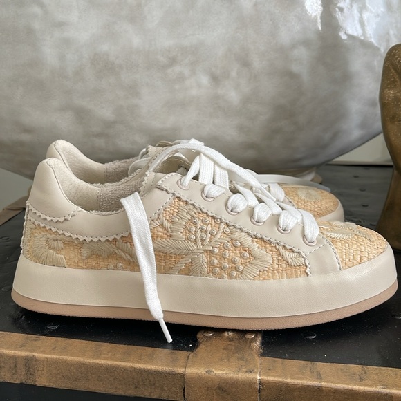 Dolce Vita Shoes - Picture 3 of 6